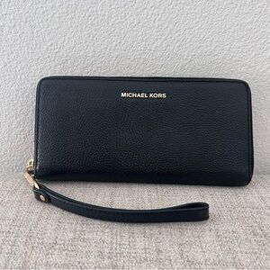 Michael Kors Jet Set Travel Large Pebbled Leather Wristlet